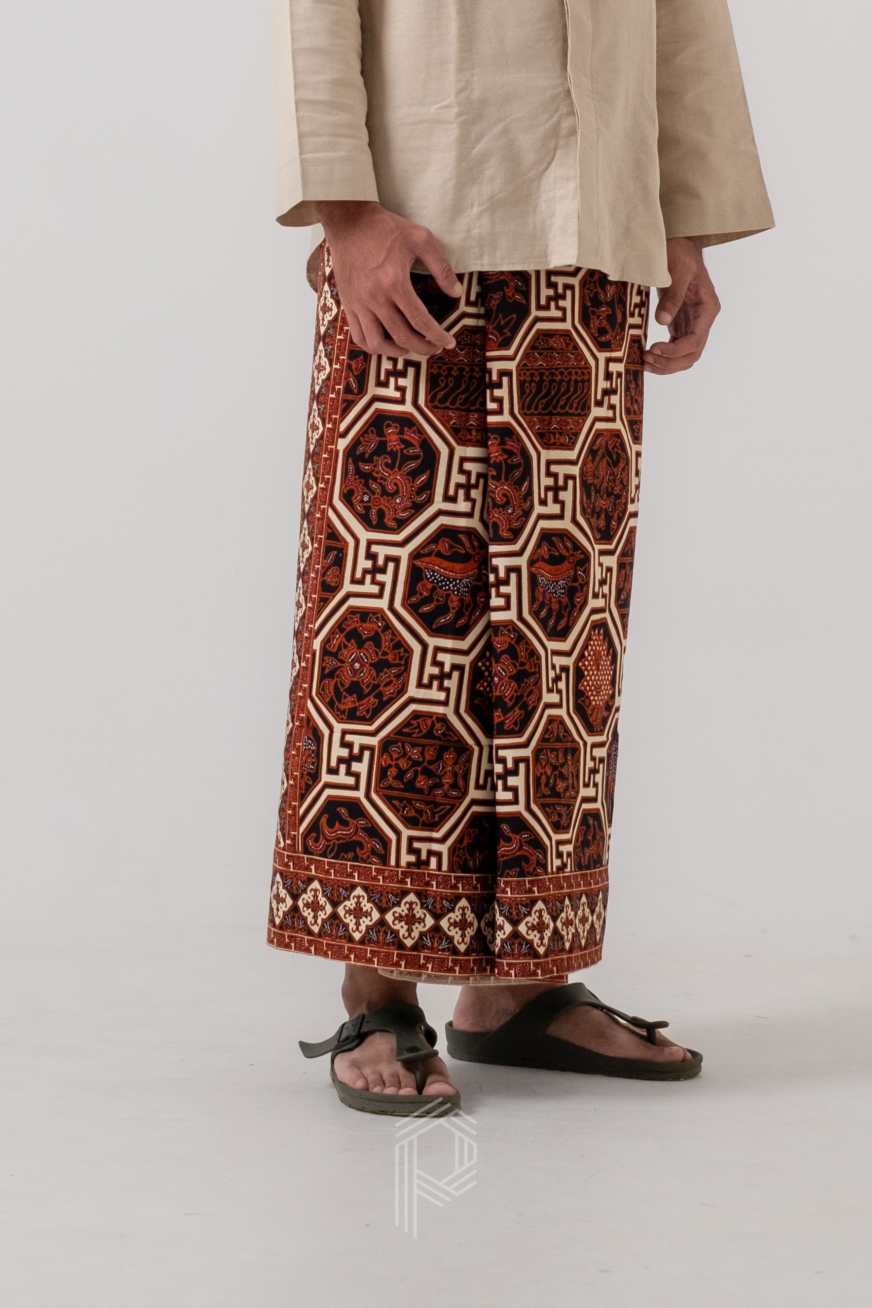 Sarung Dewananda - Hitam Terakota