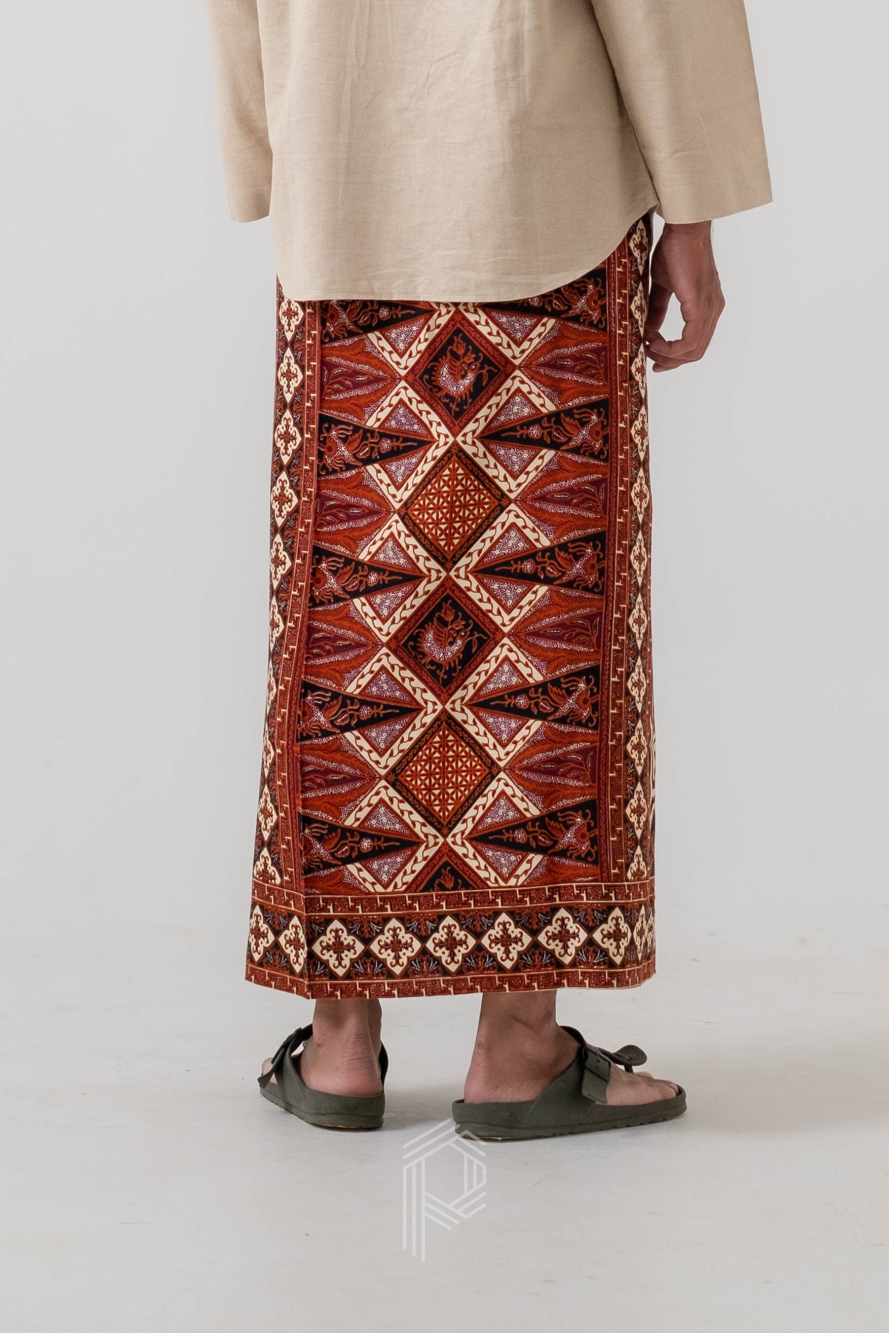 Sarung Dewananda - Hitam Terakota
