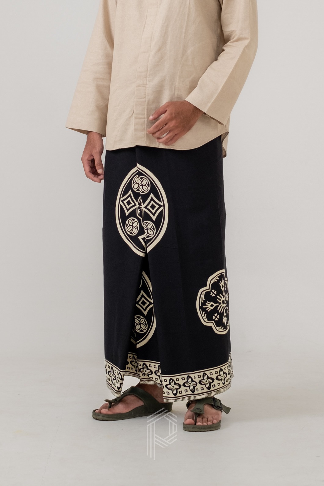 Sarung Sadran - Hitam