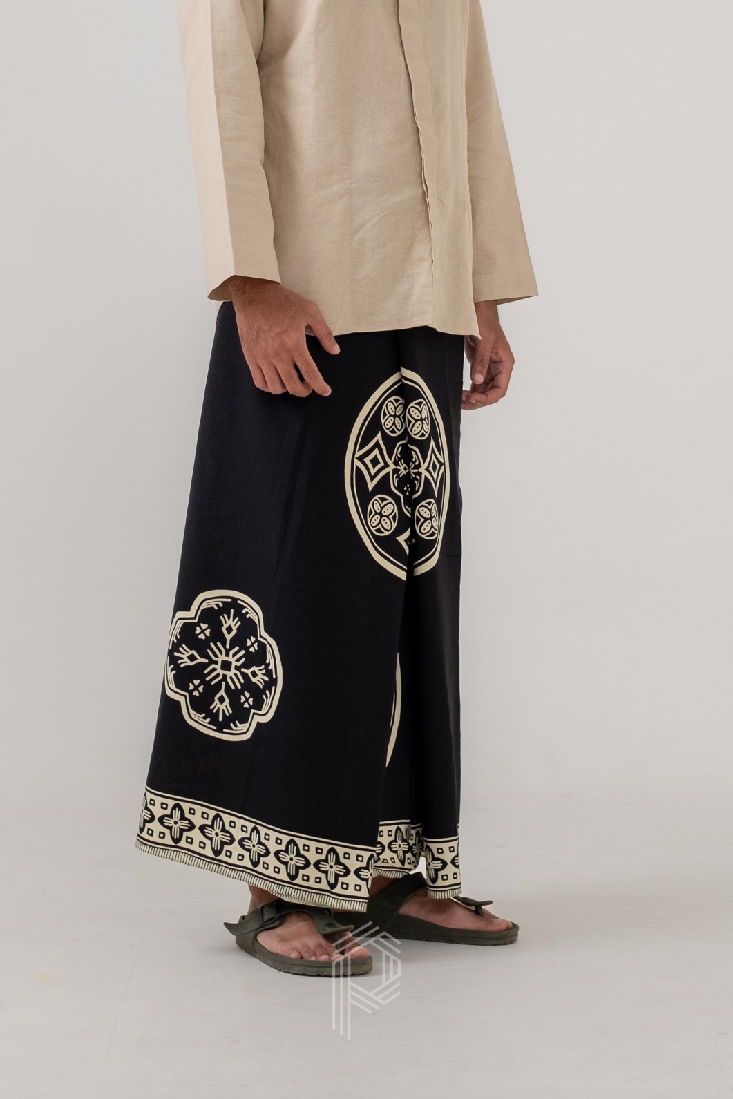 Sarung Sadran - Hitam