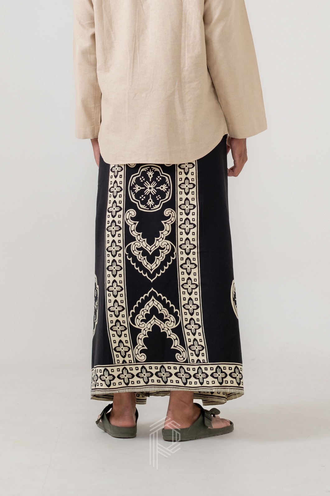 Sarung Sadran - Hitam