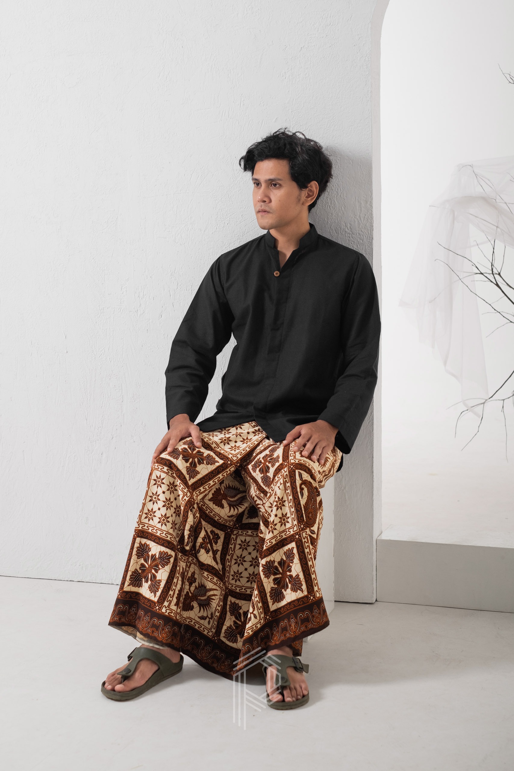 Kemeja Koko Sangsekerta - Hitam