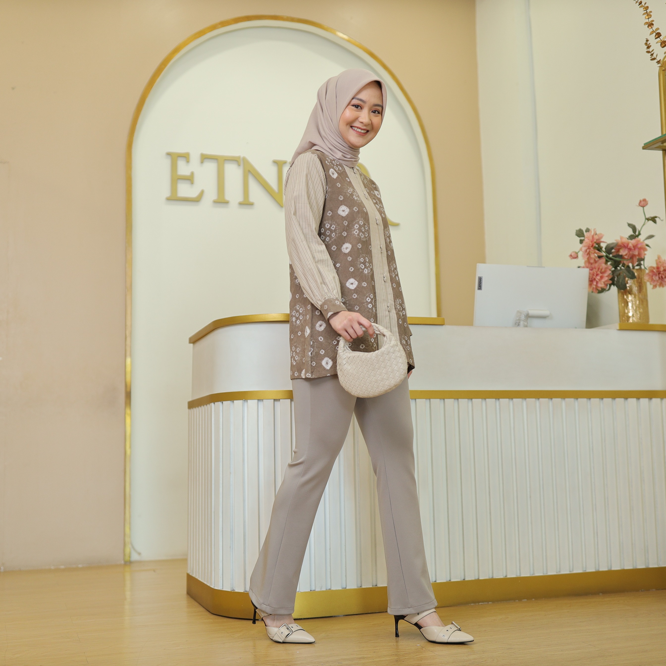 Kemeja Sabrina