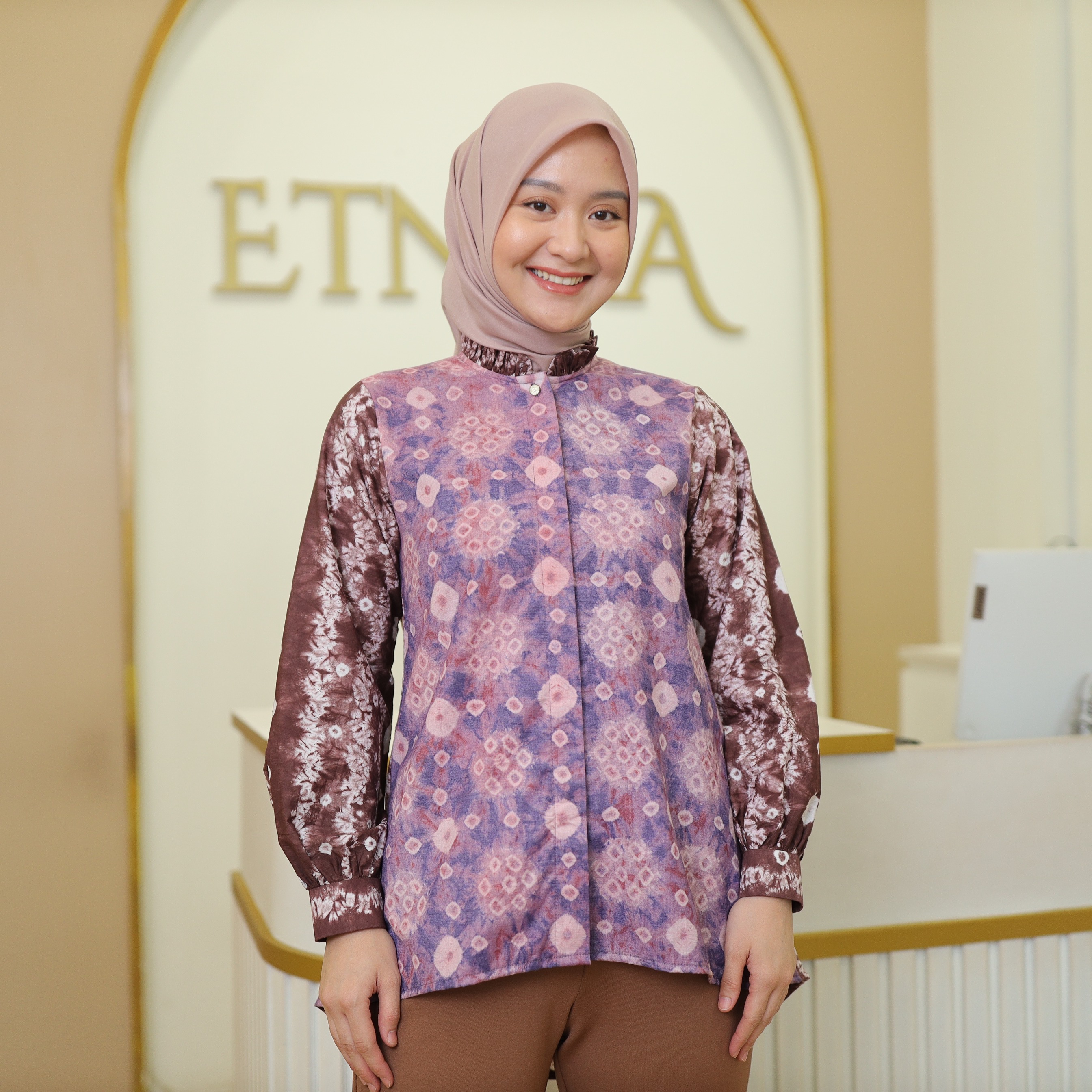 Kemeja Tarisa