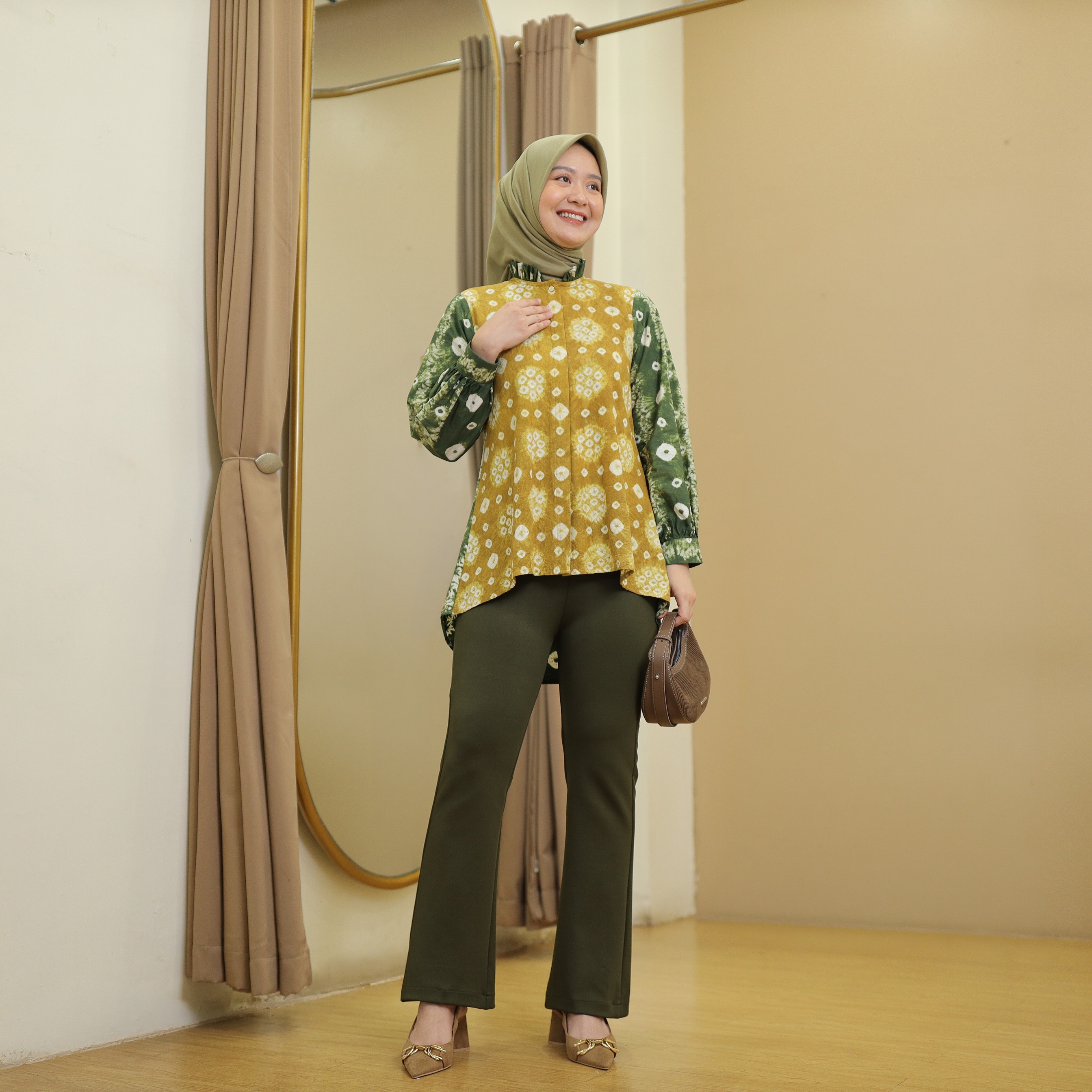 Kemeja Tarisa