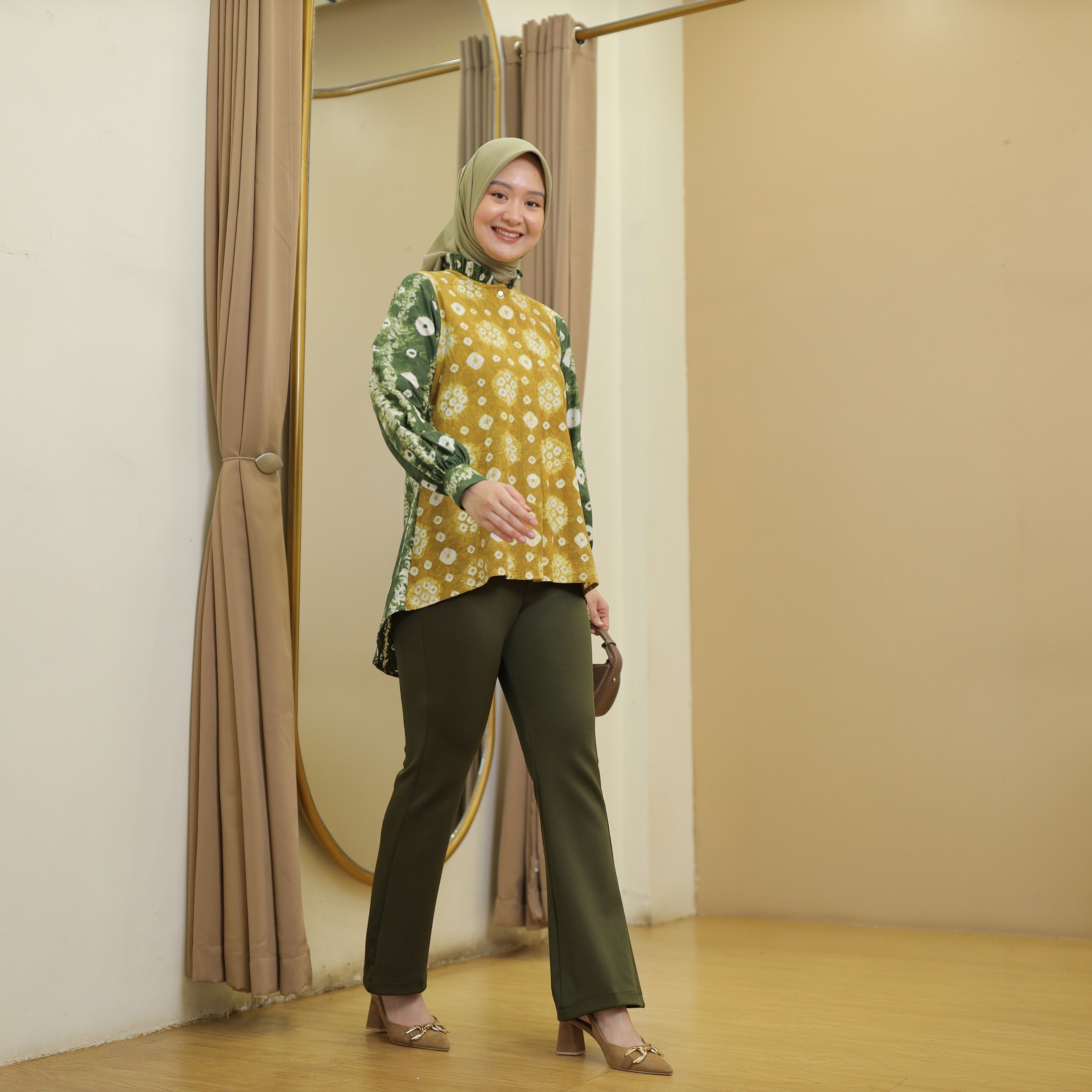 Kemeja Tarisa