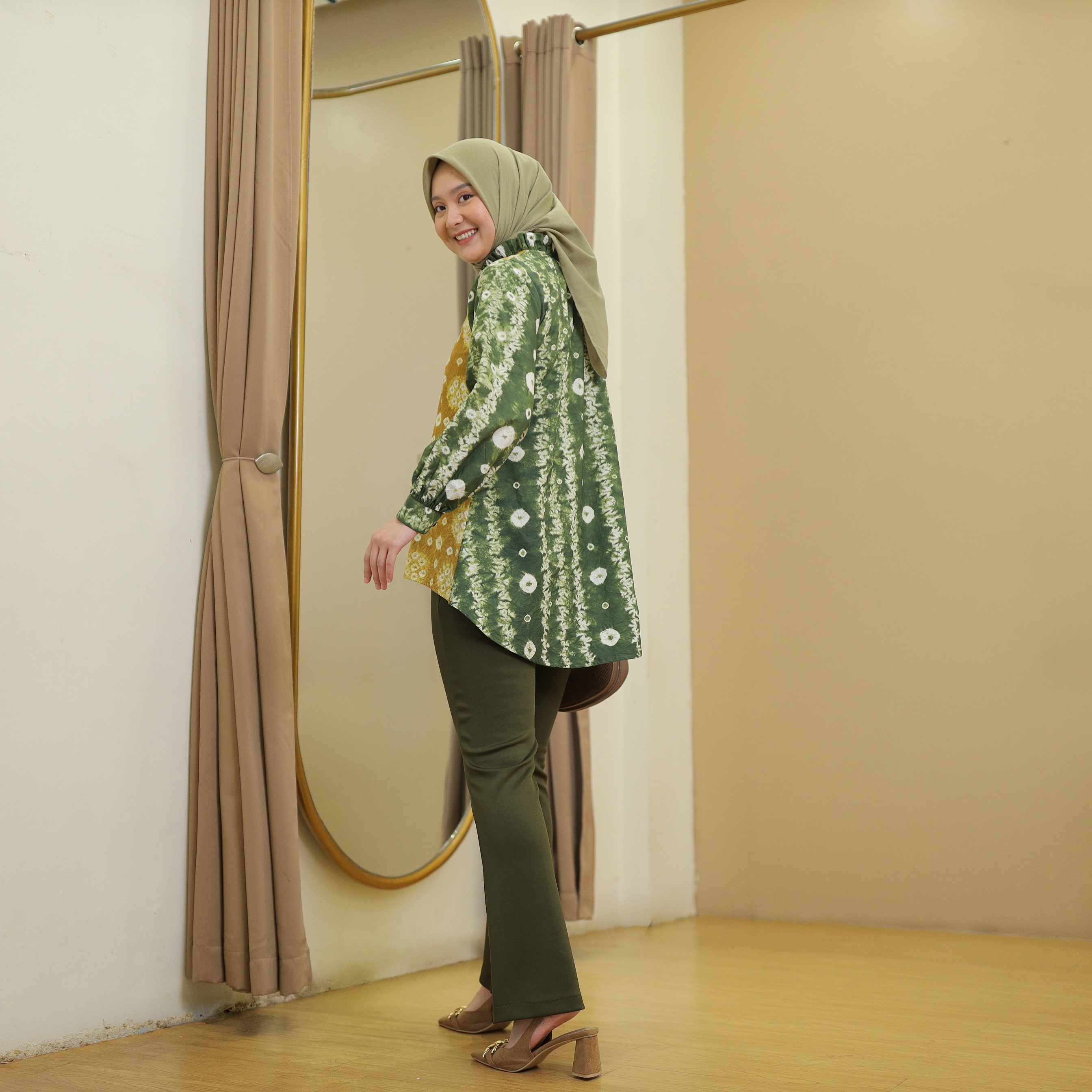Kemeja Tarisa