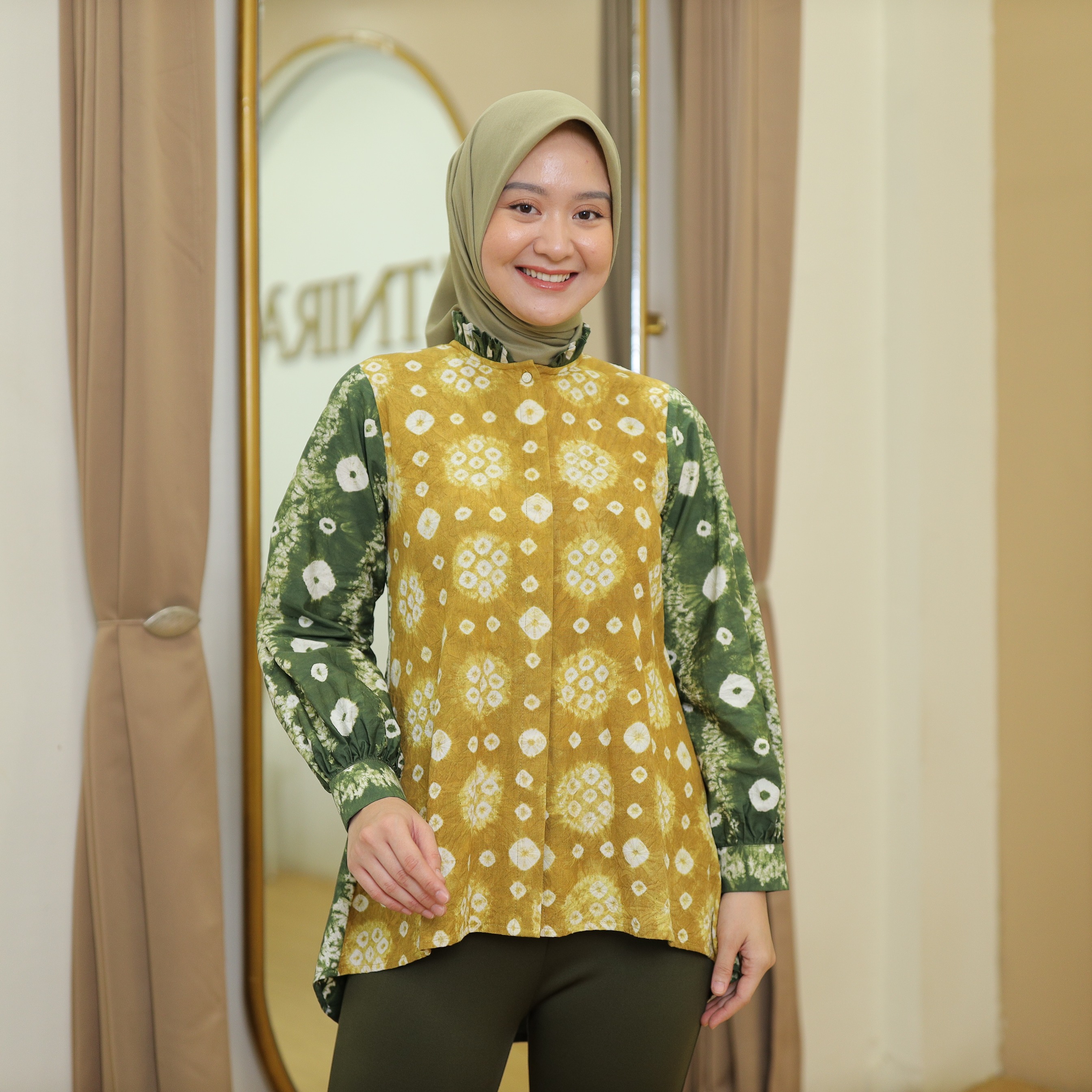 Kemeja Tarisa