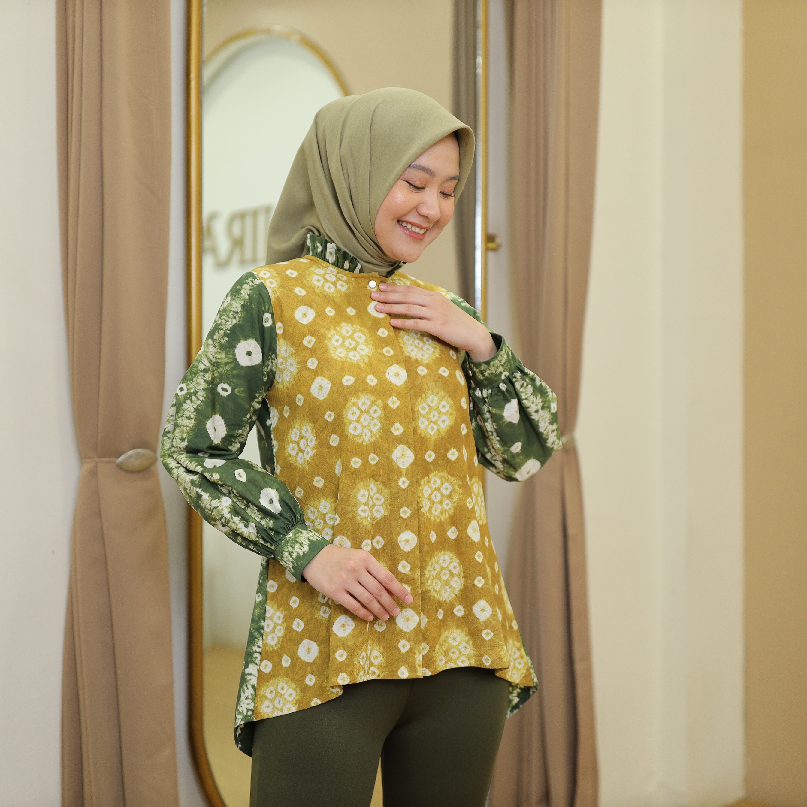 Kemeja Tarisa