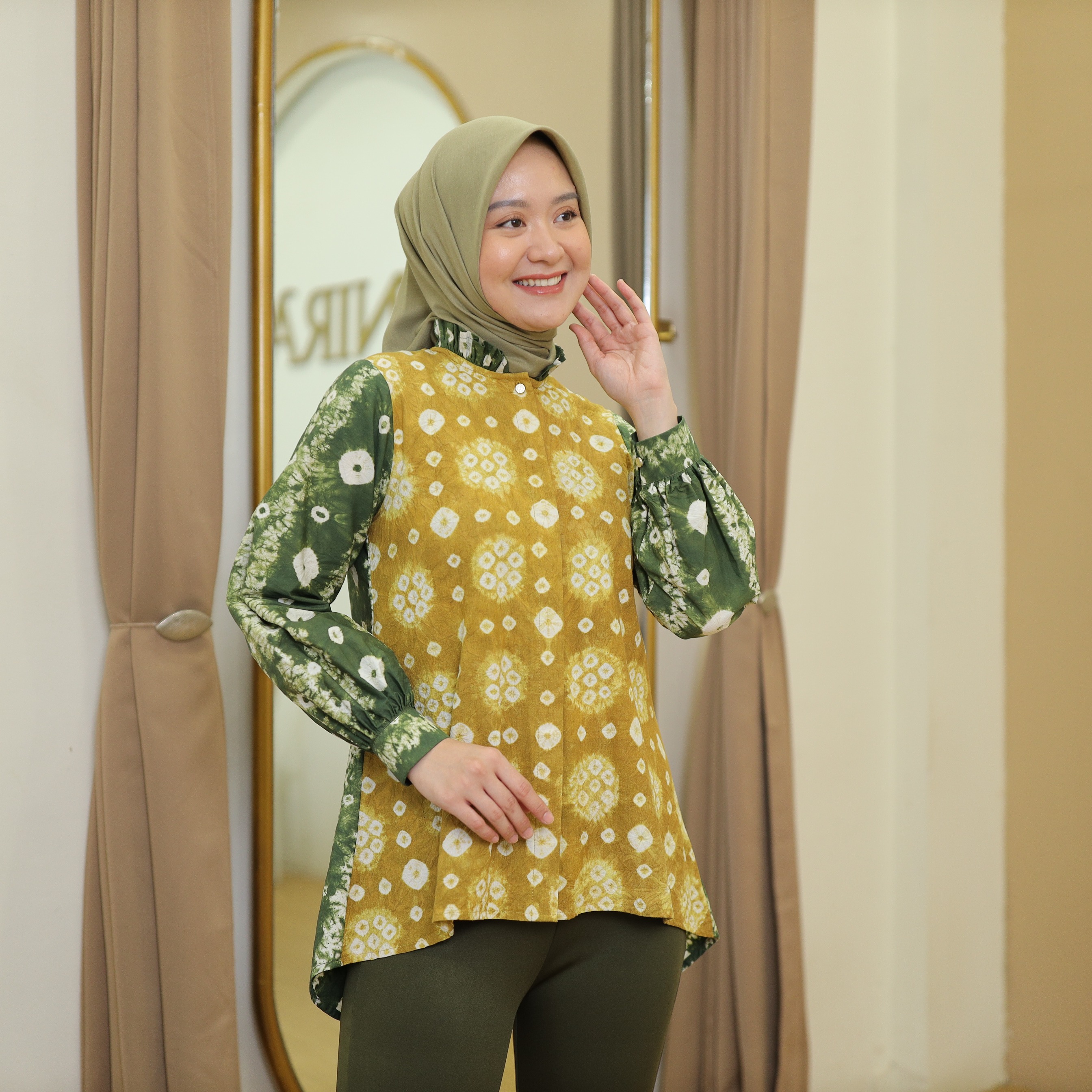 Kemeja Tarisa