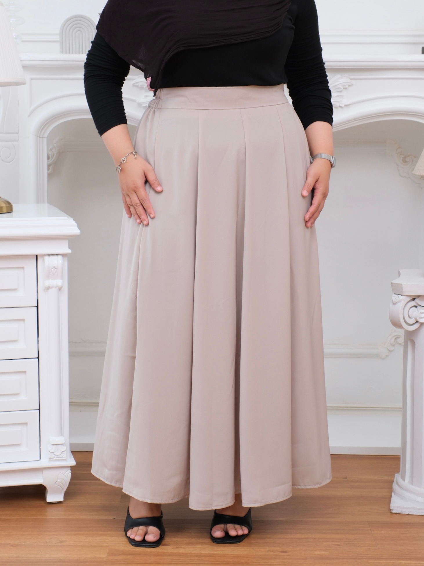 Hafsa set raya series