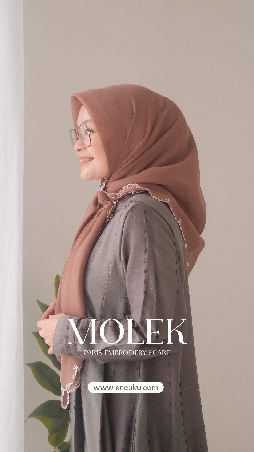 Molek Paris Scarf Embroidery