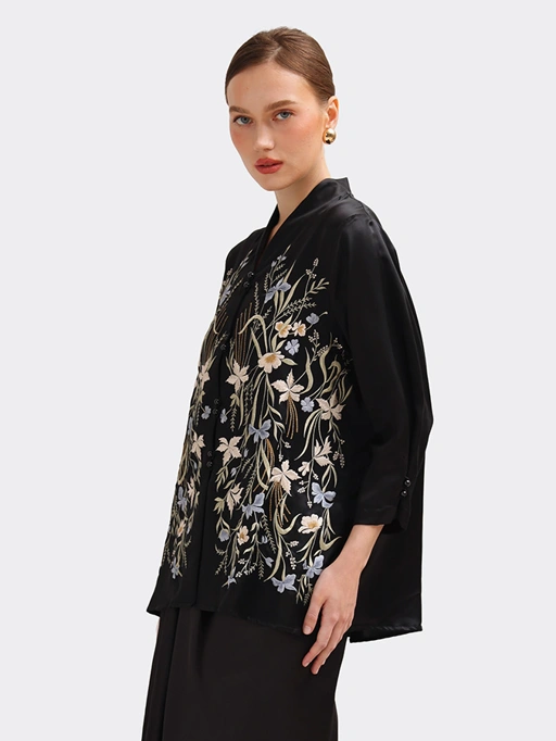 Image of Swaranismara - Relaxed Kebaya in Black