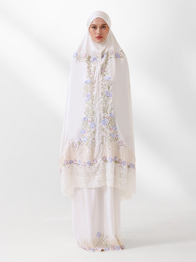 Swaranismara - Signature Prayer Robe in White