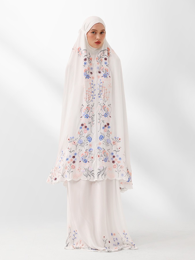 Swaranismara - Luxe Prayer Robe in White