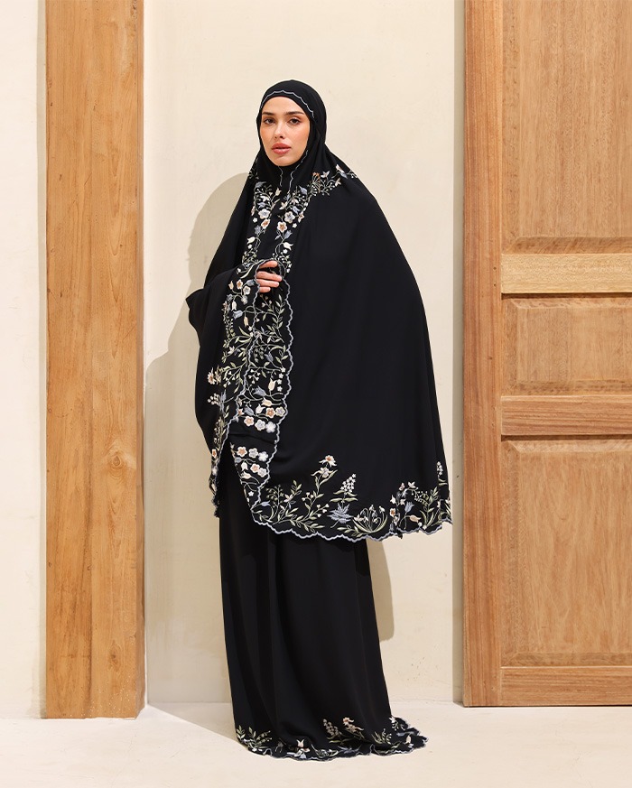 Senaraya - Classic Prayer Robe in Black