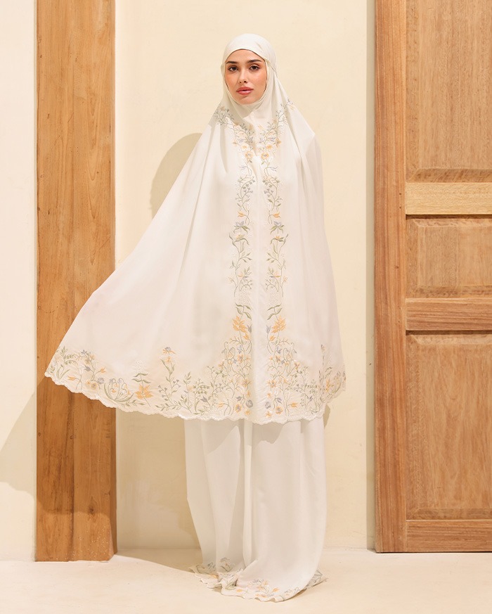 Senaraya - Classic Prayer Robe in White