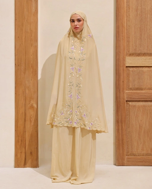 Image of Senaraya - Light Prayer Robe in Cream
