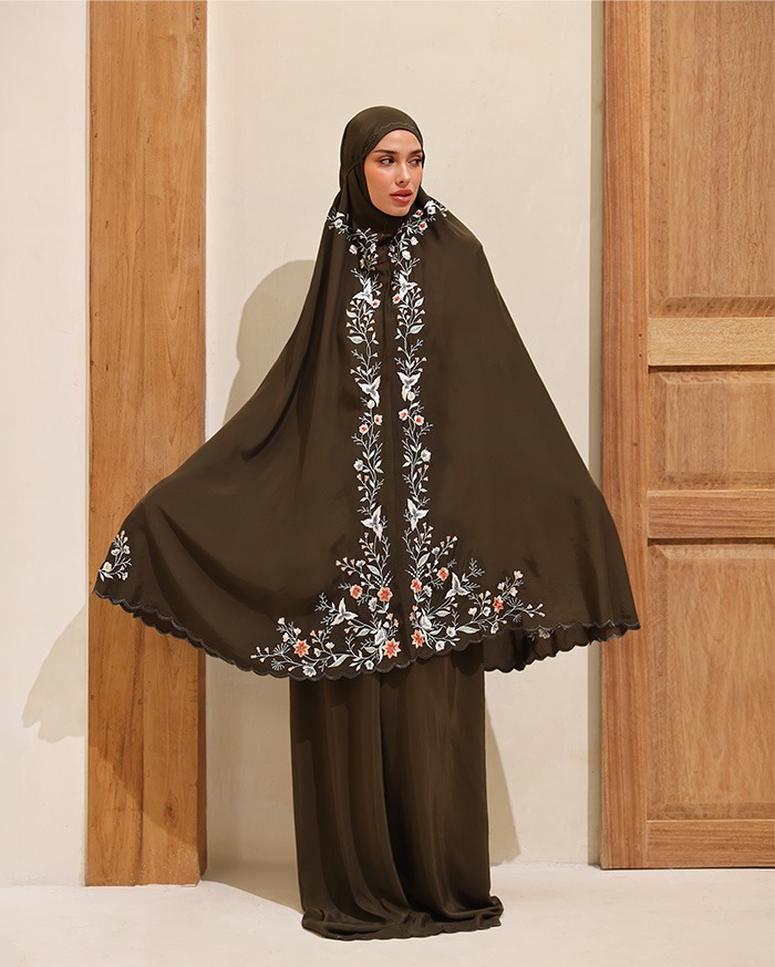 Senaraya - Light Prayer Robe in Espresso