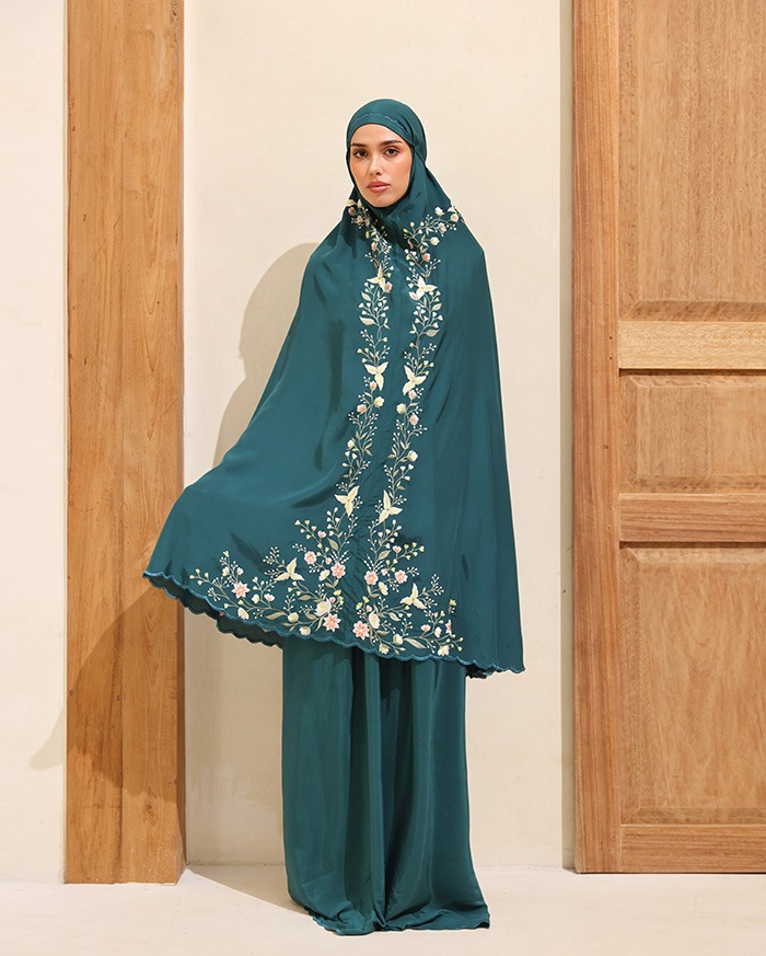 Senaraya - Light Prayer Robe in Teal