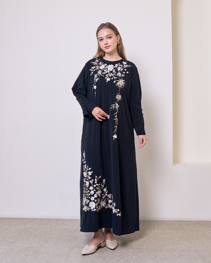Arumanika - Long Dress in Black