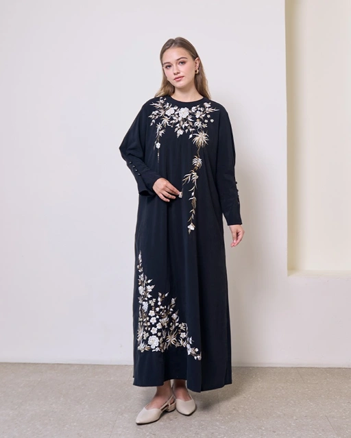 Arumanika - Long Dress in Black