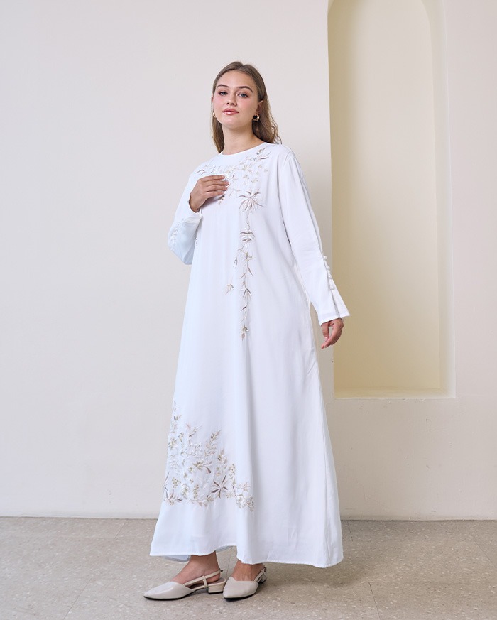 Arumanika - Long Dress in White