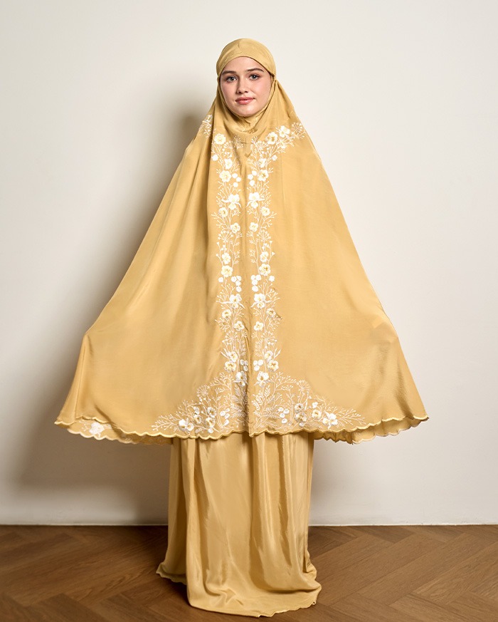 Arumanika - Light Prayer Robe in Gold