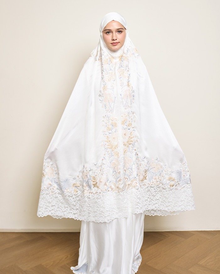 Arumanika - Signature Prayer Robe in White