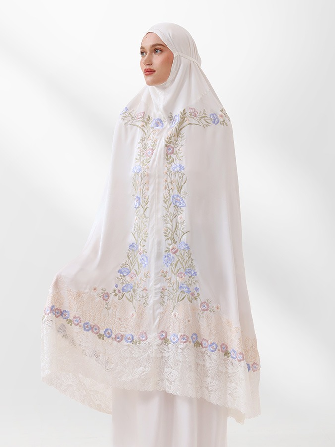 Swaranismara - Signature Prayer Robe in White