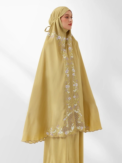 Image of Swaranismara - Light Prayer Robe in Olive