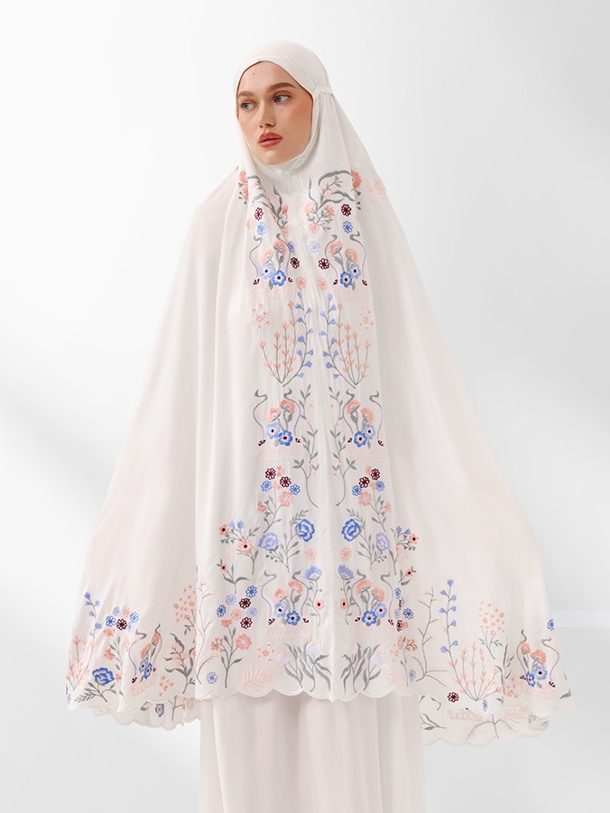Swaranismara - Luxe Prayer Robe in White