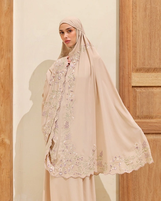 Image of Senaraya - Classic Prayer Robe in Bisque