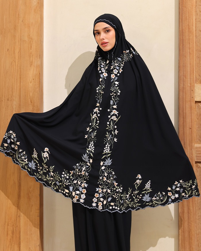 Senaraya - Classic Prayer Robe in Black