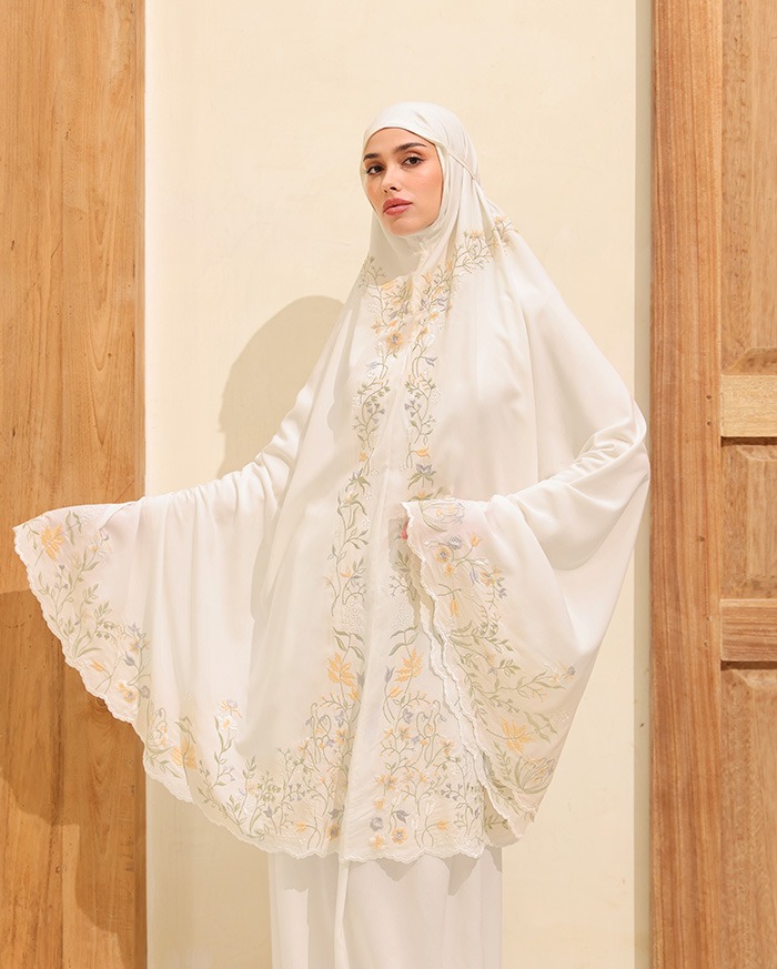 Senaraya - Classic Prayer Robe in White