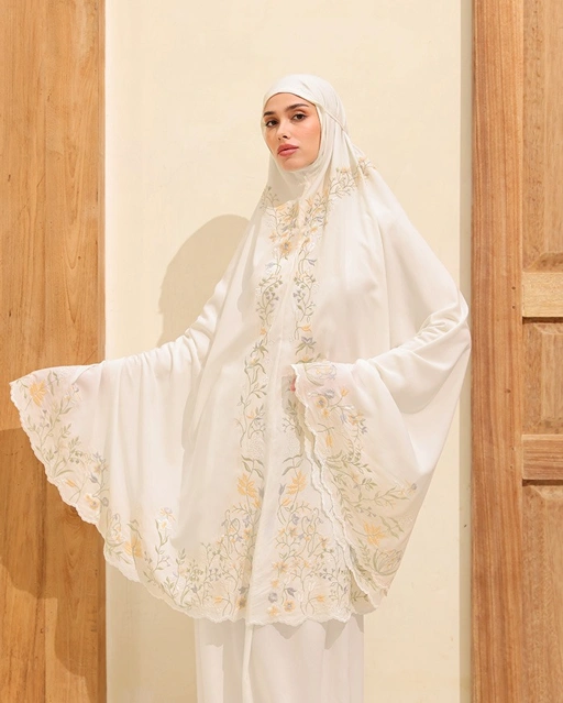 Image of Senaraya - Classic Prayer Robe in White