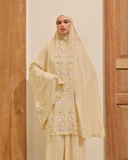 Image of Senaraya - Light Prayer Robe in Cream
