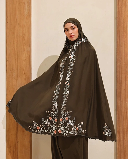 Image of Senaraya - Light Prayer Robe in Espresso