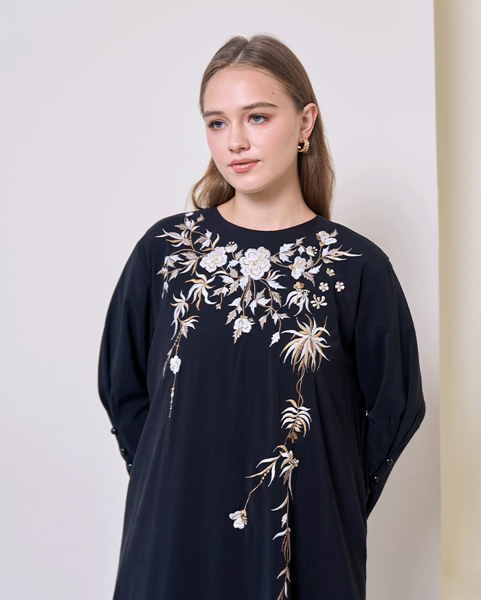 Arumanika - Long Dress in Black