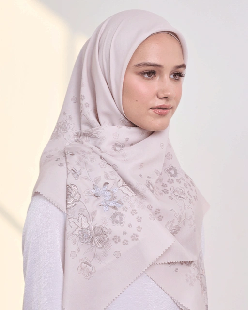 Arumanika - Artful Hijab in Sand