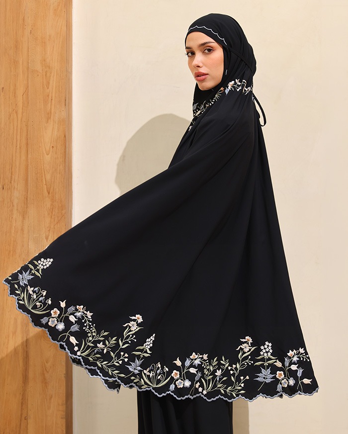 Senaraya - Classic Prayer Robe in Black