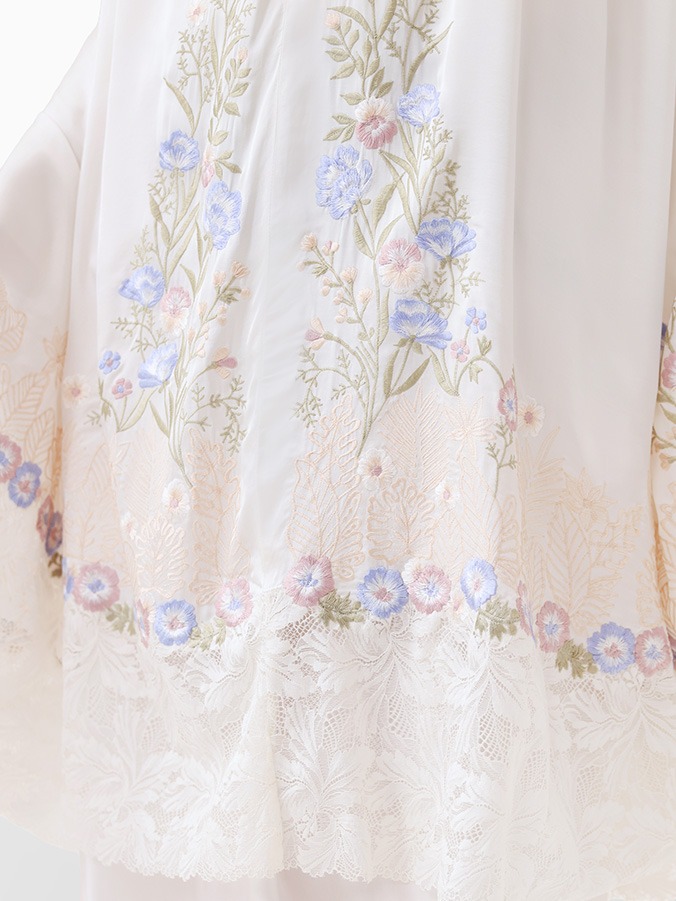Swaranismara - Signature Prayer Robe in White