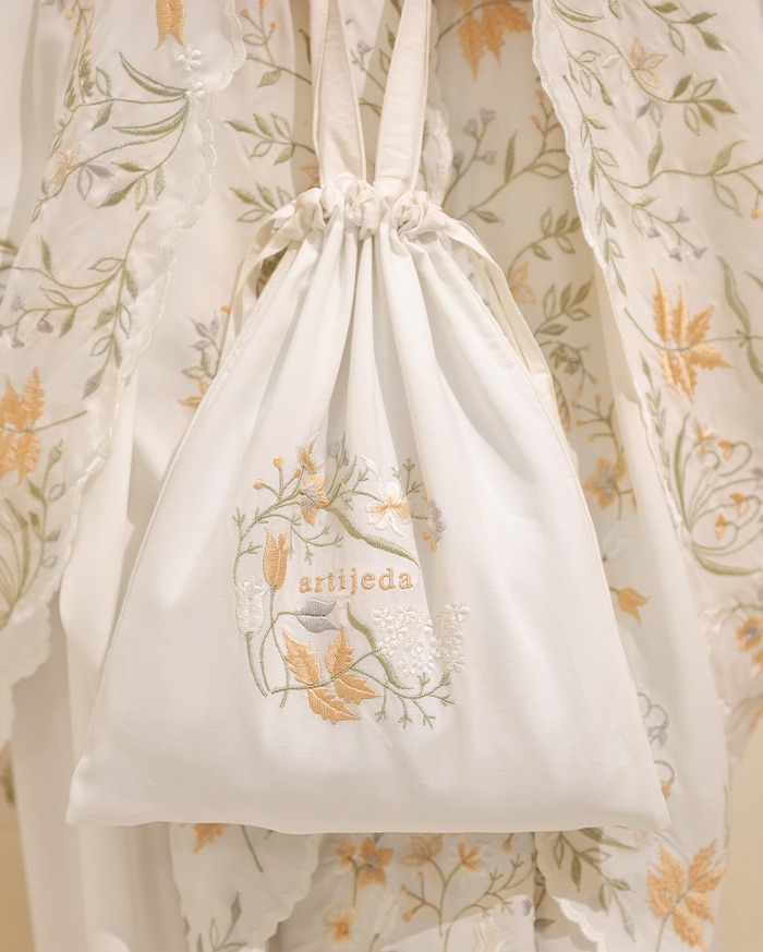 Senaraya - Classic Prayer Robe in White