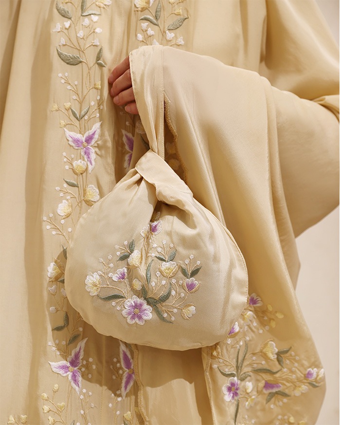 Senaraya - Light Prayer Robe in Cream