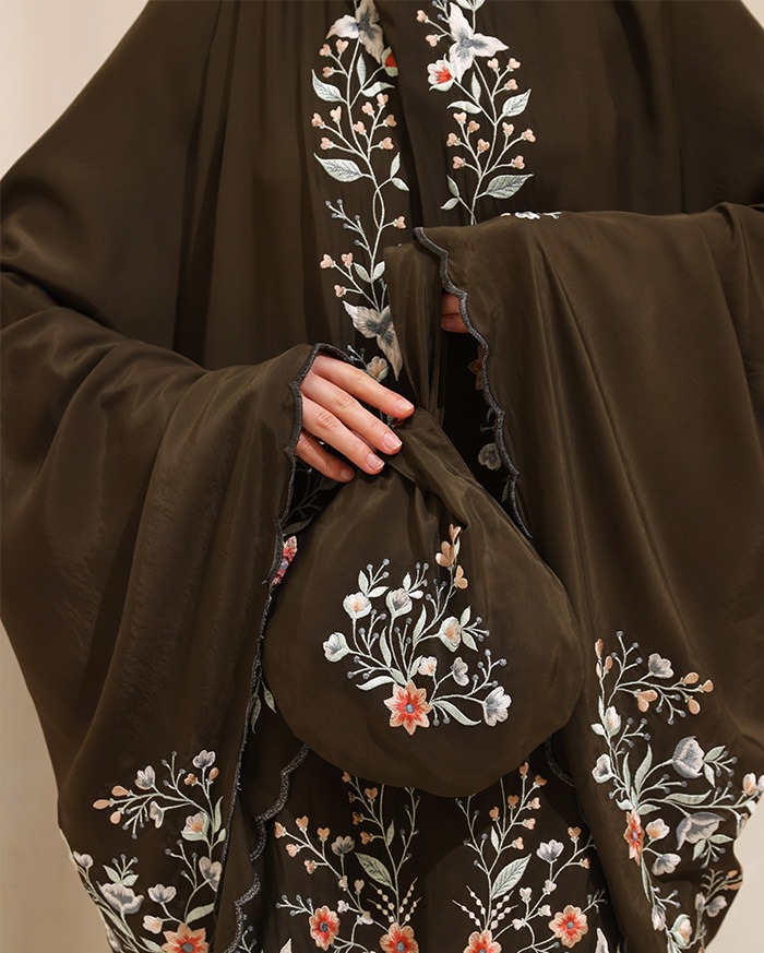 Senaraya - Light Prayer Robe in Espresso