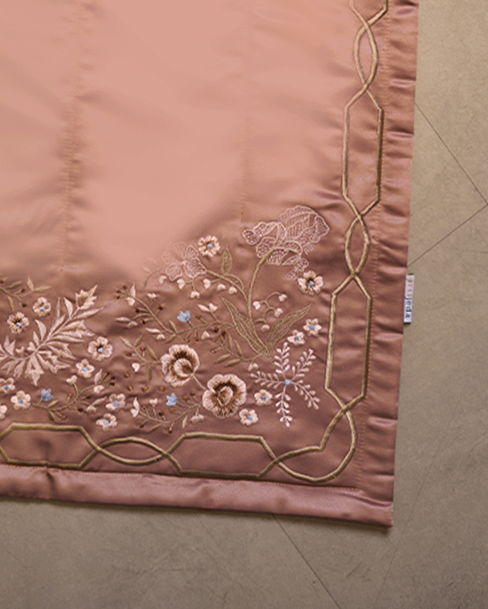 Arumanika - Signature Prayer Mat in Hazel