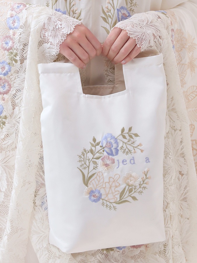 Swaranismara - Signature Prayer Robe in White