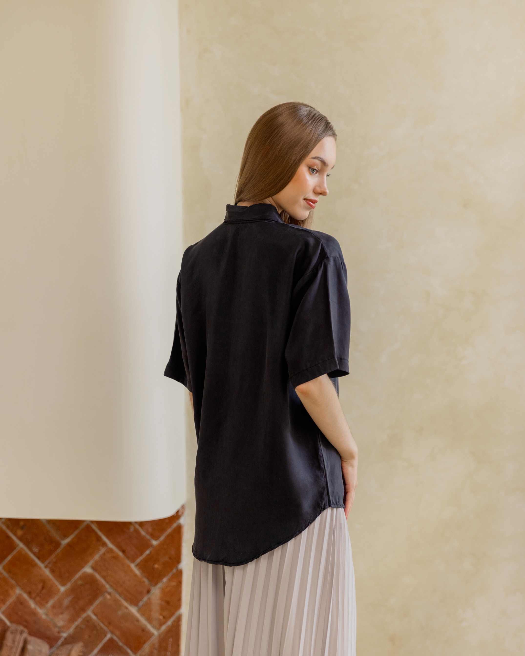 Chitrakala - Boxy Shirt in Black