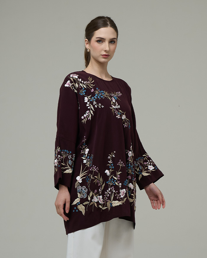 Swaranismara - Square Blouse in Maroon