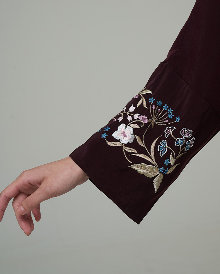 Swaranismara - Square Blouse in Maroon